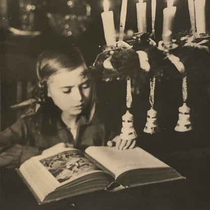 Press Photo Photograph Young Girl Reading Bible Catholic Religious 1920s