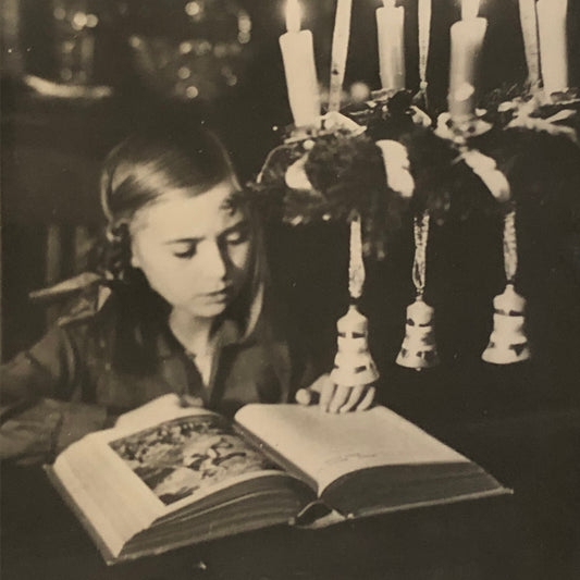 Press Photo Photograph Young Girl Reading Bible Catholic Religious 1920s