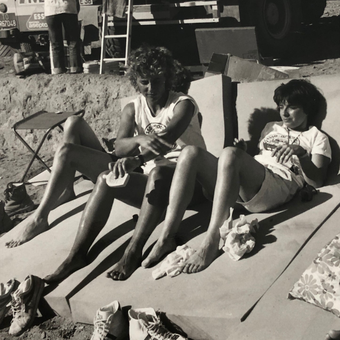 1980 Transafrica Rally Rallye Photo Photograph DPPI Truck Participants Resting