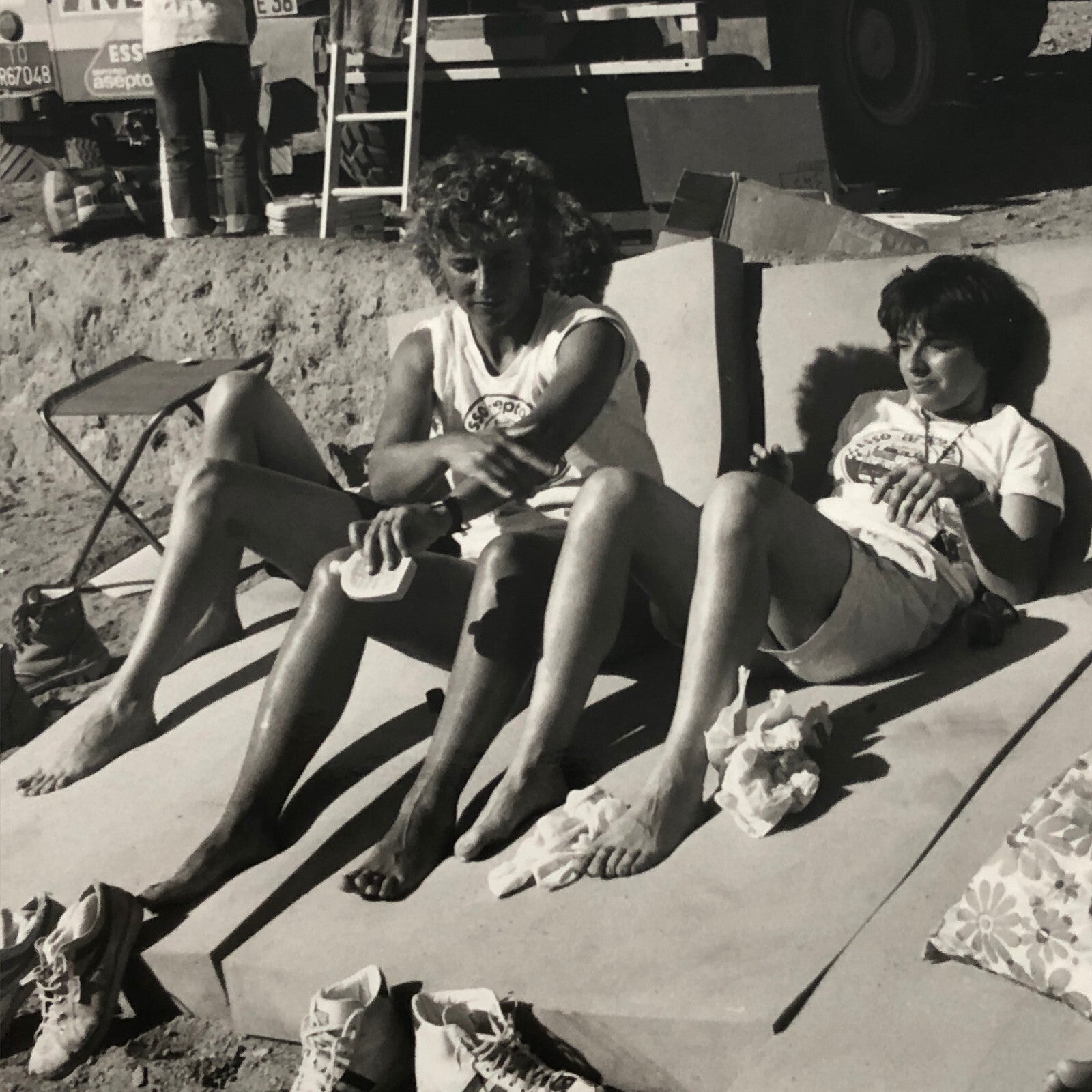 1980 Transafrica Rally Rallye Photo Photograph DPPI Truck Participants Resting
