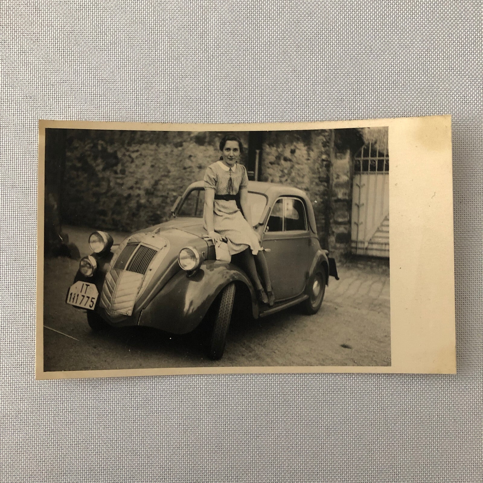 Vintage Photo Photograph Woman with Classic Car Tag AL22SM2