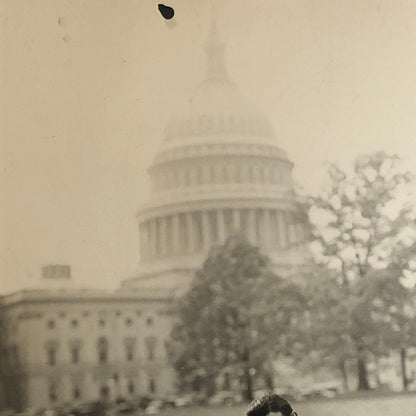 Press Photo Photograph Man Outside US Capitol Building Science Experiment Device