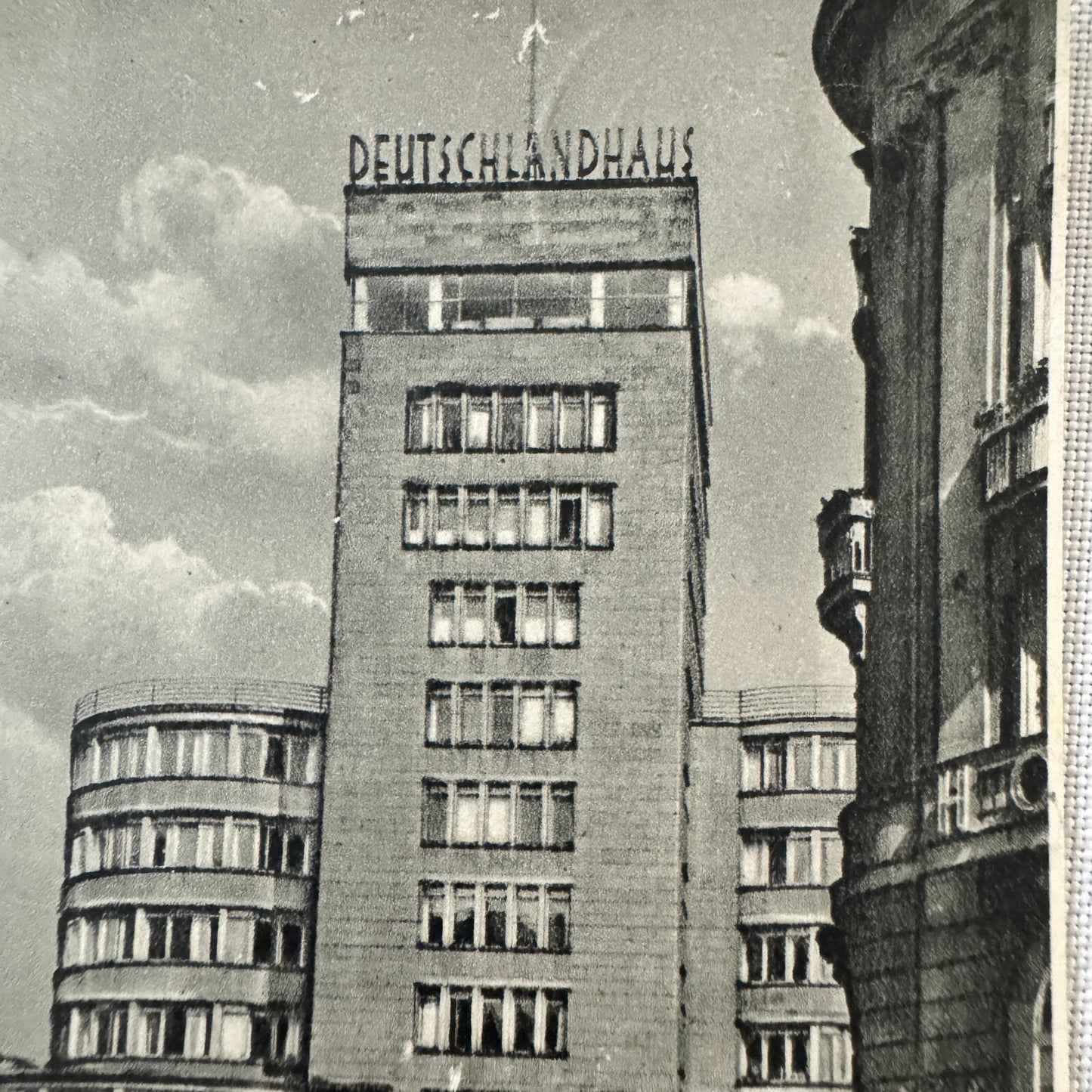 Vintage German Postcard Post Card Essen Deutschlandhaus Building Car Automobile