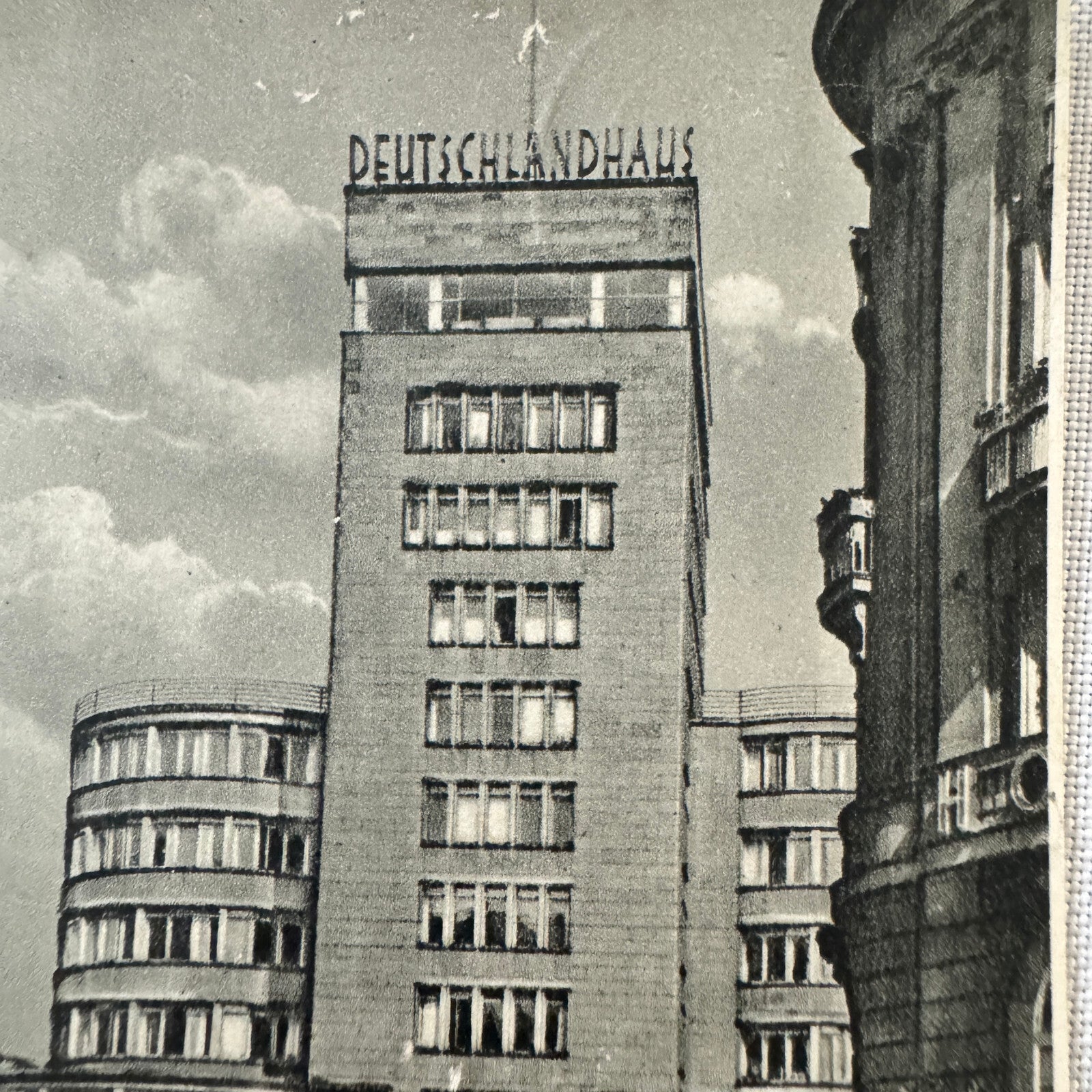 Vintage German Postcard Post Card Essen Deutschlandhaus Building Car Automobile