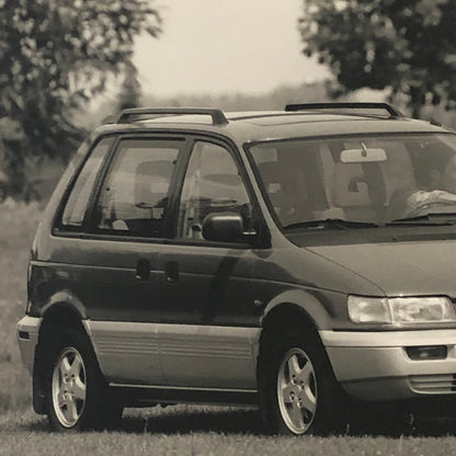 Mitsubishi Space Runner 1800 GLXi Car Photo Photograph Print