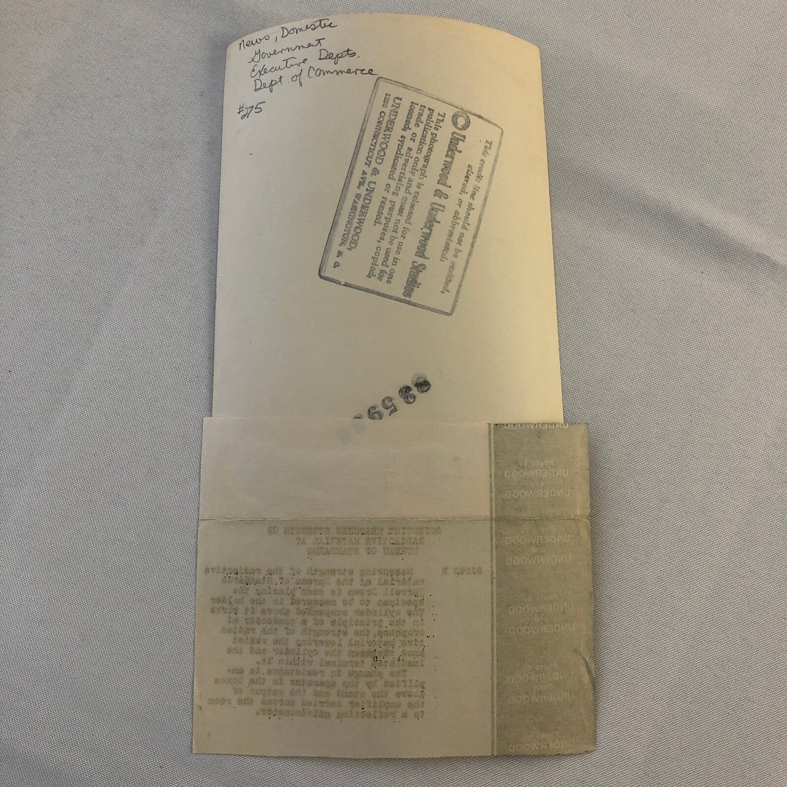 Press Photograph Photo Measuring Radioactive Material Bureau of Standards