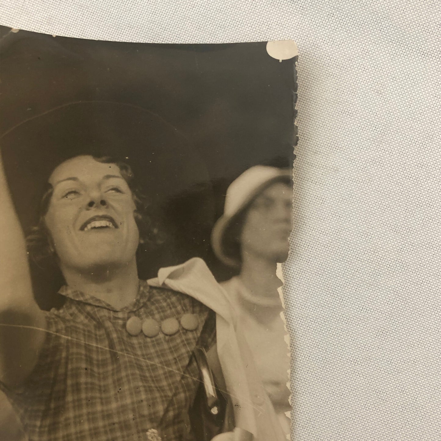 Press Photo Photograph Hialeah Park Miami Horse Racing Fan Cheering King Saxon