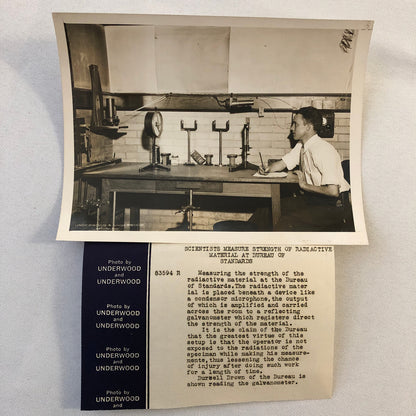 Press Photograph Photo Measuring Radioactive Material Bureau of Standards