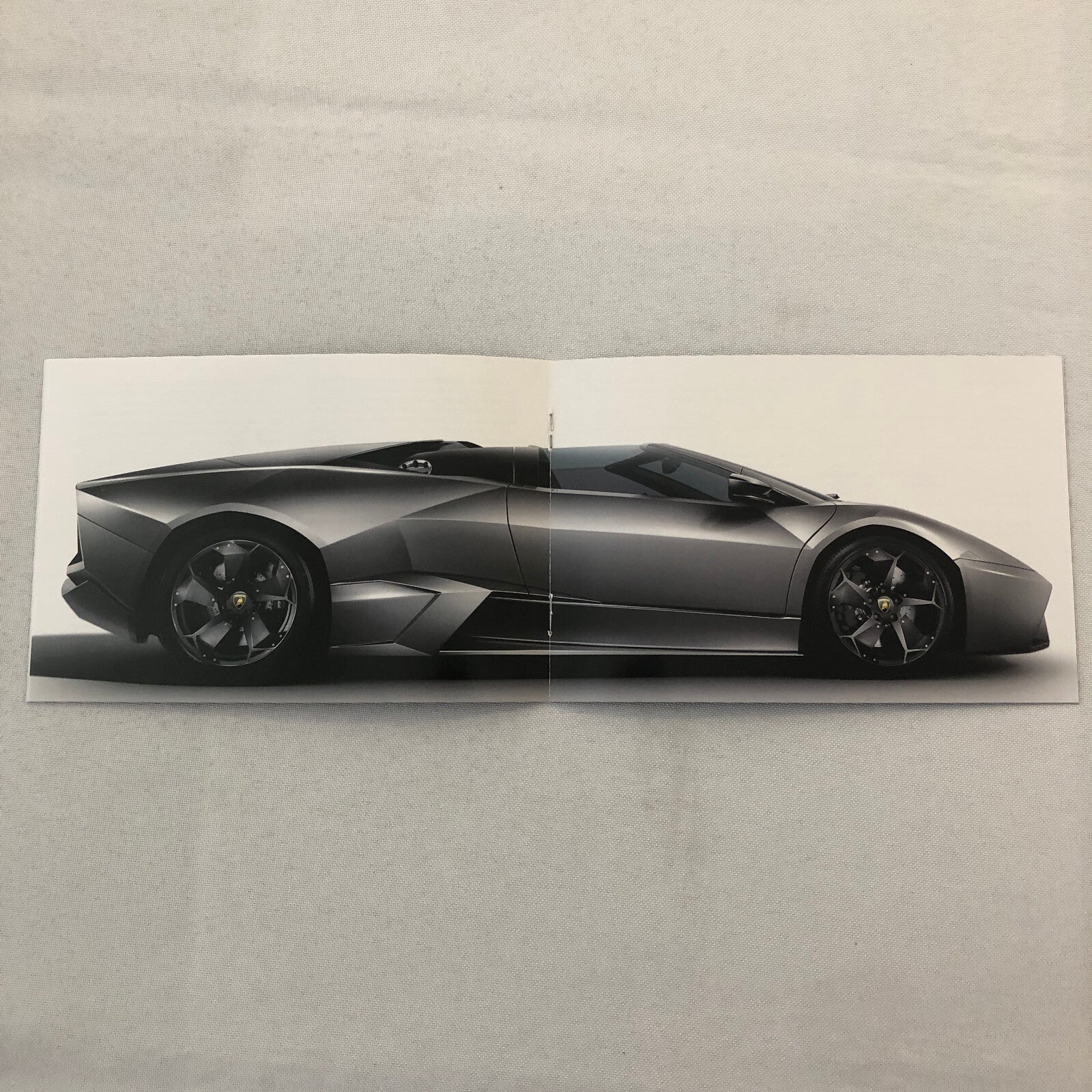 Lamborghini Reventon Roadster Press Kit Brochure CD GERMAN Text