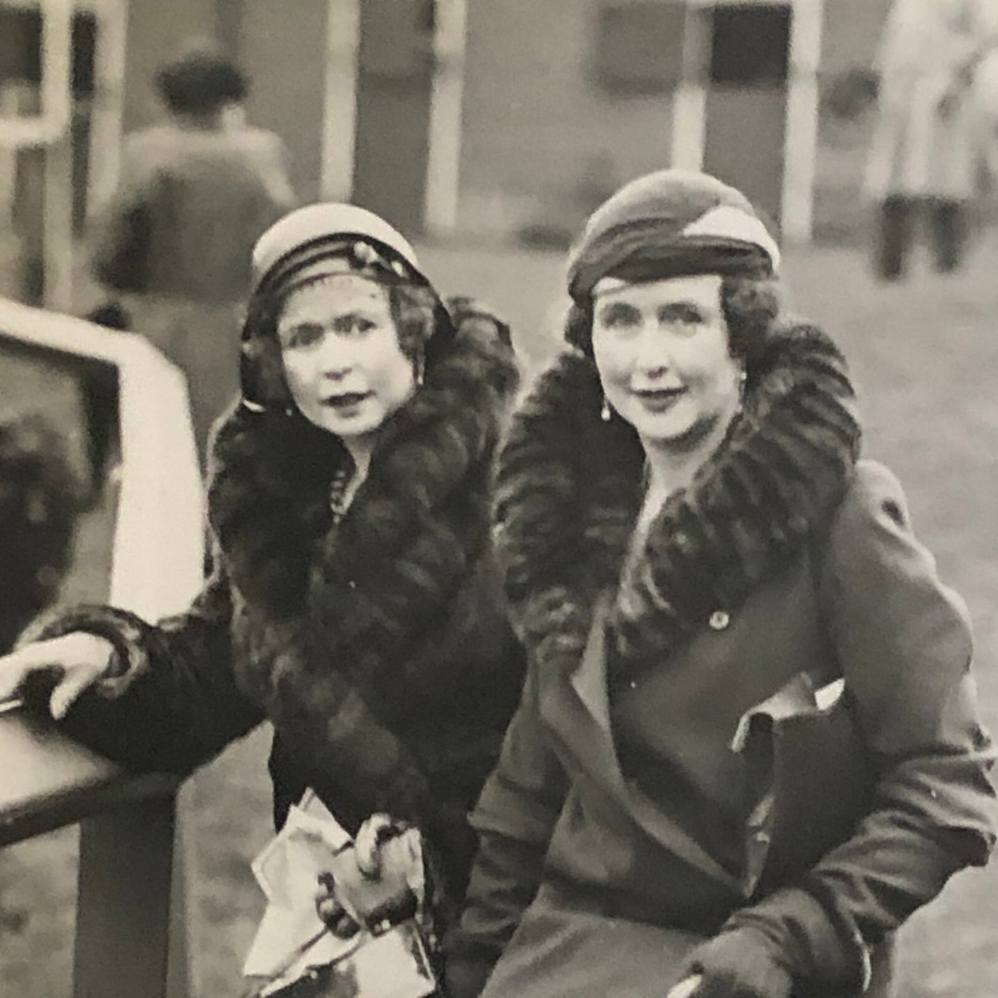 Vintage Press Photo Photograph Military Meeting at Sandown Park UK Women UK