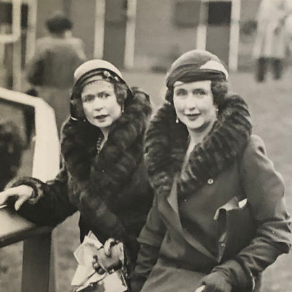 Vintage Press Photo Photograph Military Meeting at Sandown Park UK Women UK