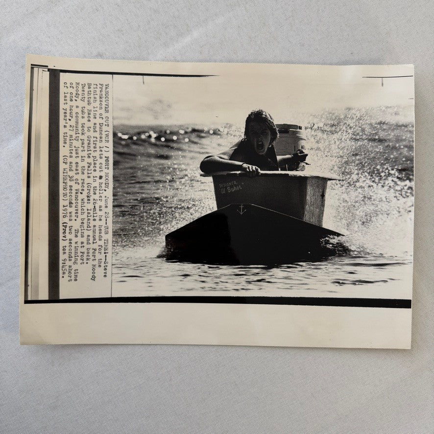 Vintage Press Photo Motor Boat Racing Bathtub Photograph Print 1976