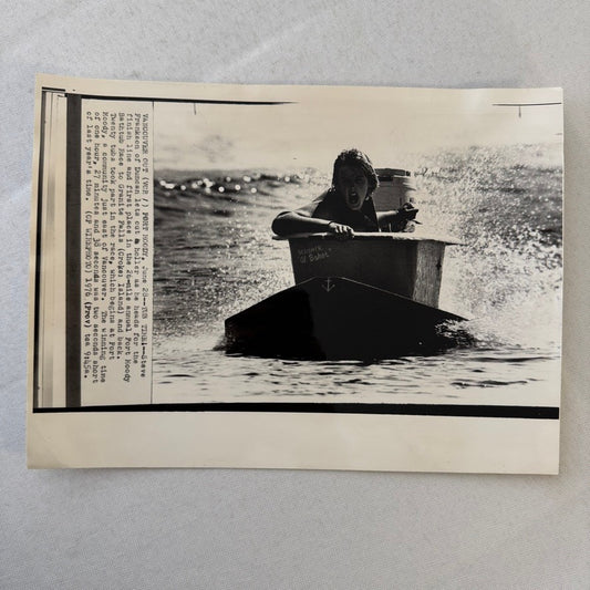 Vintage Press Photo Motor Boat Racing Bathtub Photograph Print 1976