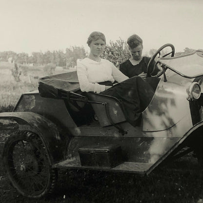 Vintage Early Car Autombile People Photo Photograph - Modern Era Print 