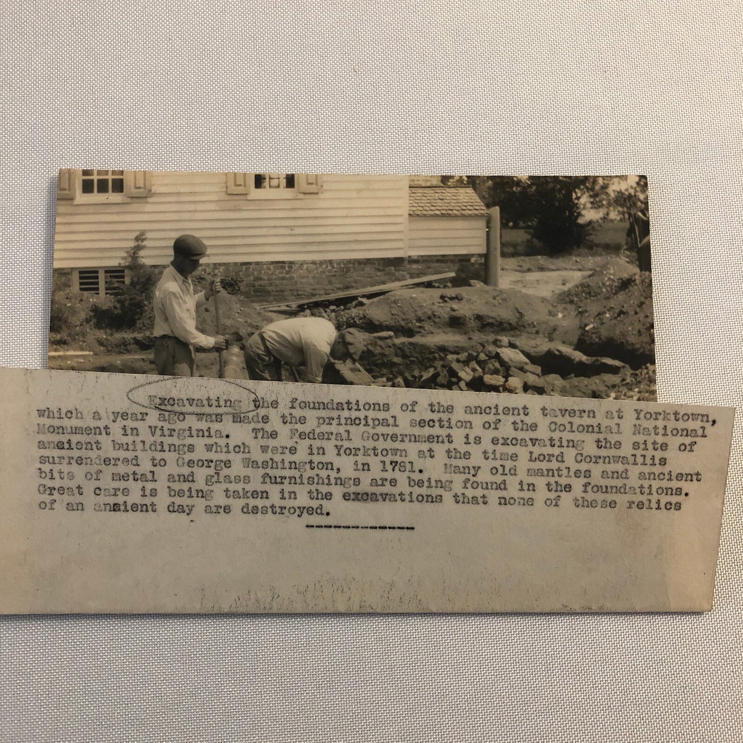 Press Photo Photograph Excavation of Yorktown Tavern Artifacts Virginia