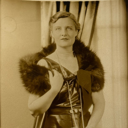 1934 Press Photo Photograph Wife of League of Nations Official with Dog
