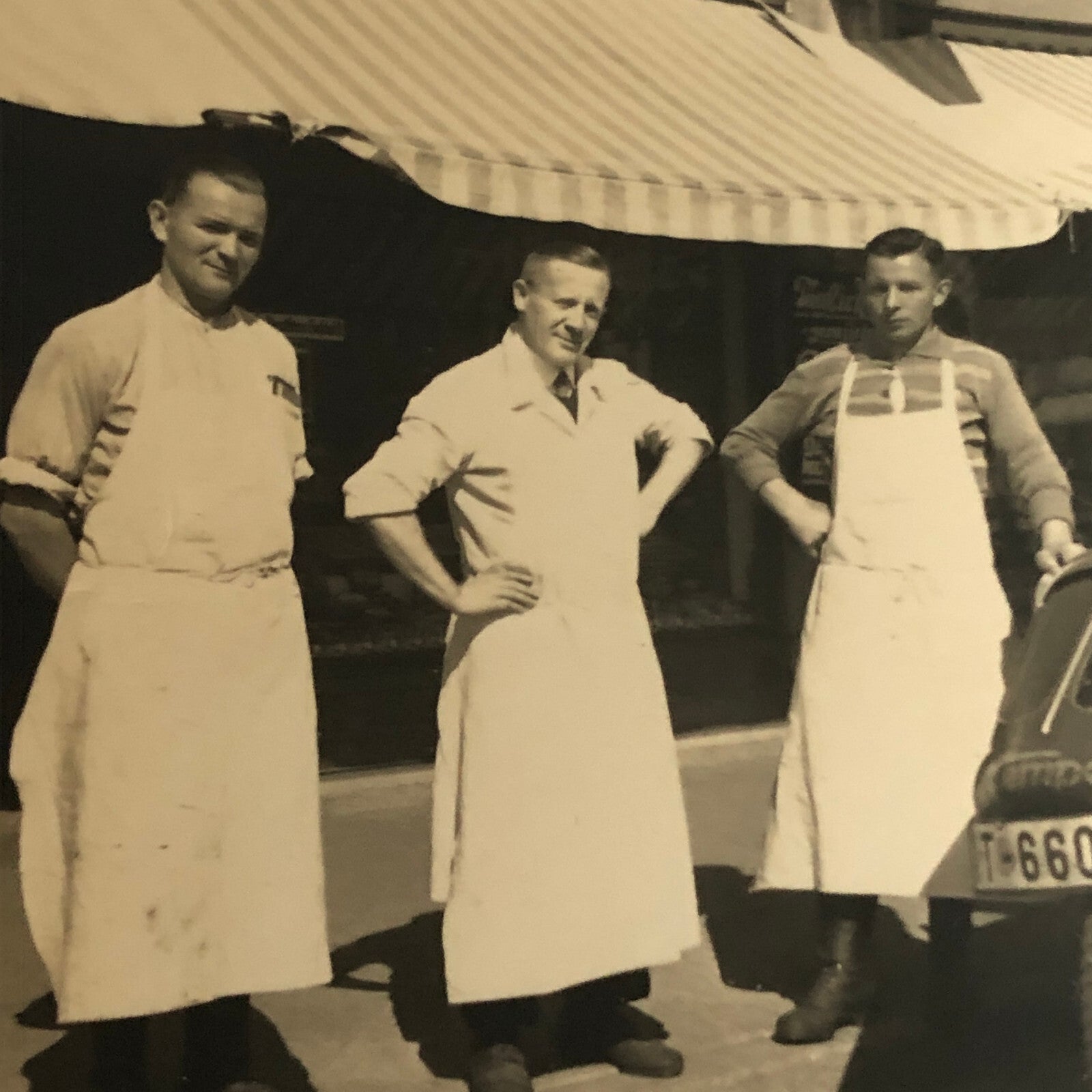 Vintage Photo Photograph Men with 3 Wheel Delivery Car Butcher Shop Tag AL22SM2