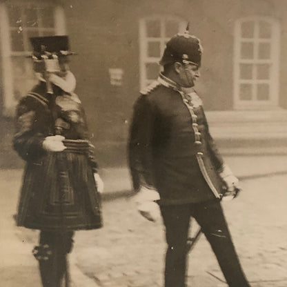 Press Photo Photograph Tower of London Beefeaters Guards 1931 Christmas Day