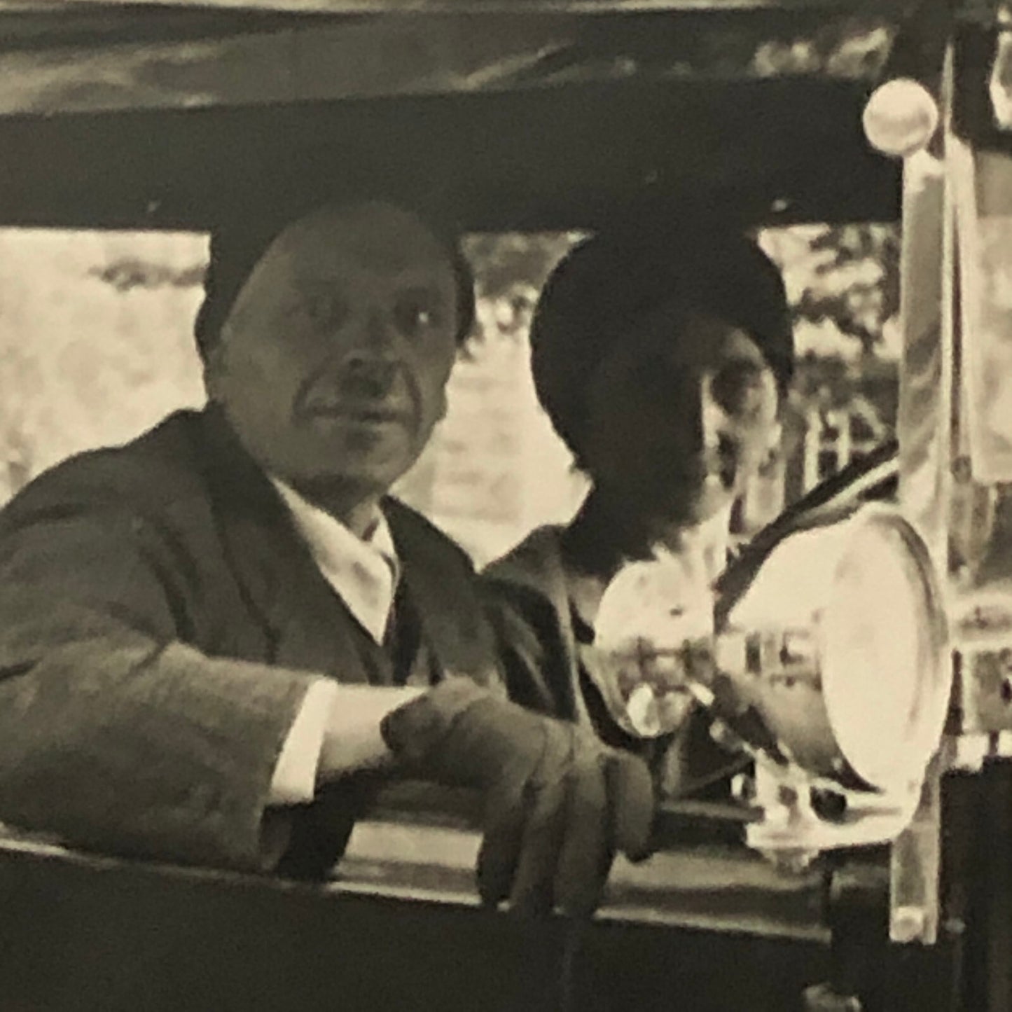 Vintage Photo Photograph People in Early Car Automobile + AL22SM2