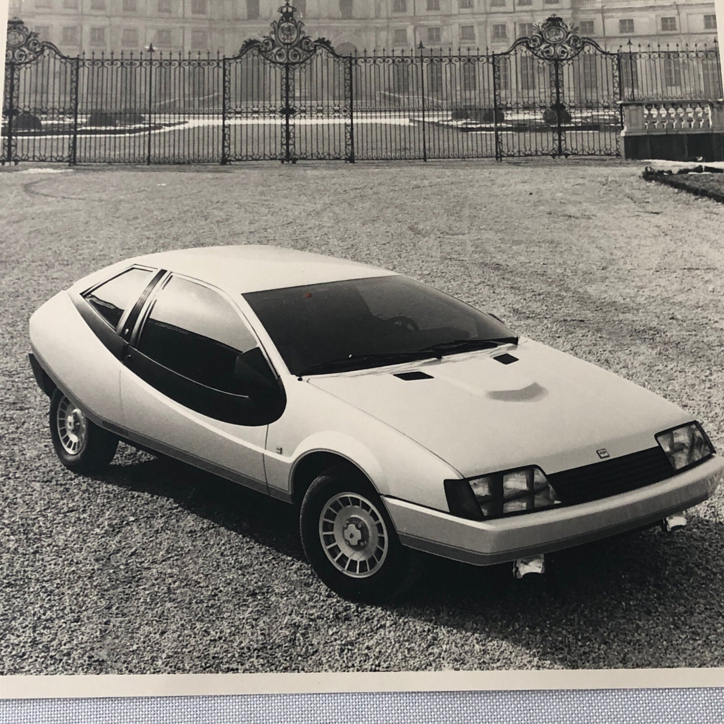 Ford Ghia Megastar II Prototype Concept Car Design Photo Photograph
