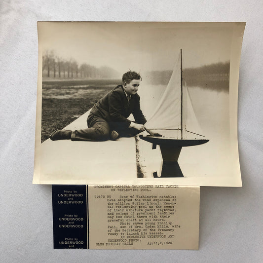Press Photo Photograph Child with Toy Boat Lincoln Memorial Reflecting Pool 1932