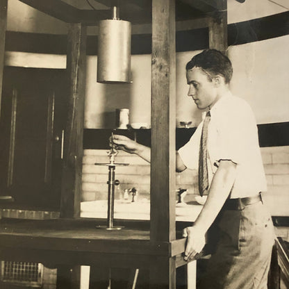 Press Photograph Photo Measuring Radioactive Material Bureau of Standards