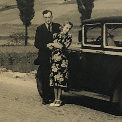 Vintage Photo Photograph Couple Car Automobile Man Woman Tag AL22SM2