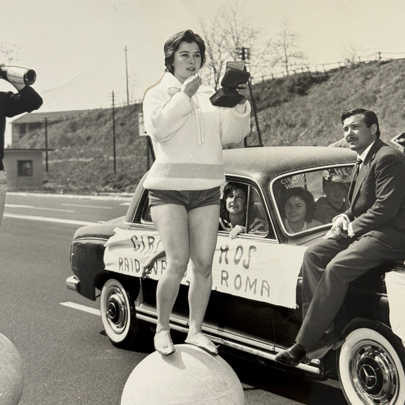 Vintage Italian Circus Act Press Photo Photograph Beautiful Women Balancing Act