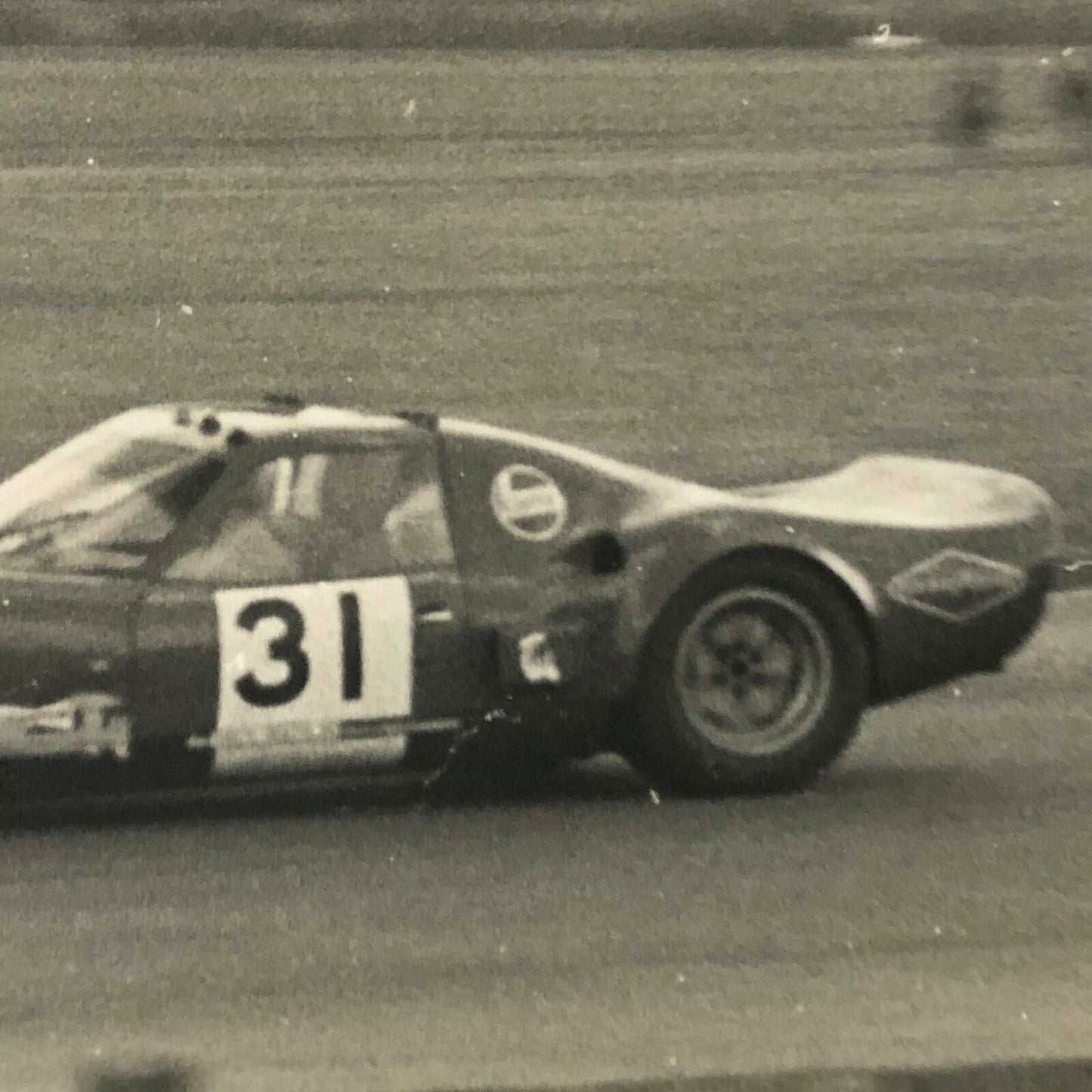 Vintage Racing Photo Photograph Print - Thruxton 1970 Chevron B8B Repco Car 