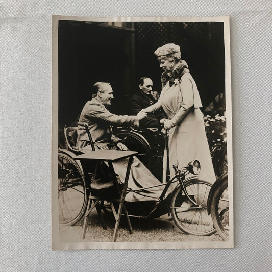 Vintage Press Photo Photograph Queen and Duchess of York Disabled Soldiers 1933