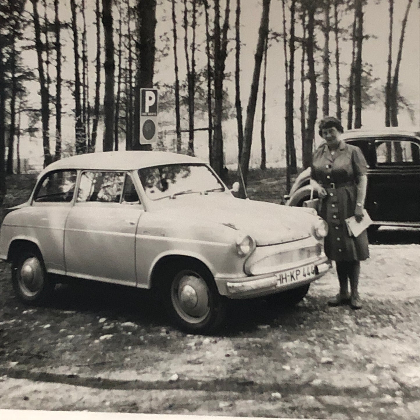 Vintage Photo Photograph Snapshot Woman with Car Automobile AL22SM2