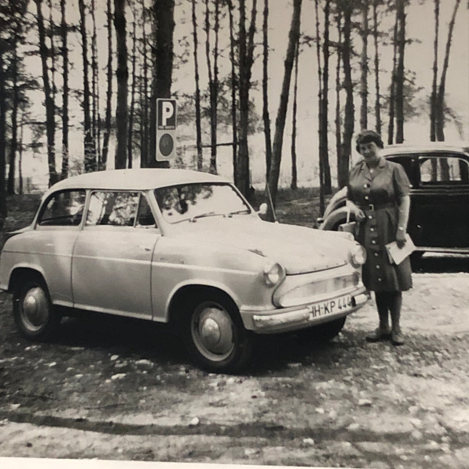 Vintage Photo Photograph Snapshot Woman with Car Automobile AL22SM2
