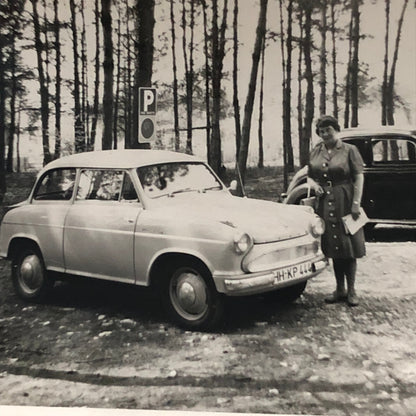 Vintage Photo Photograph Snapshot Woman with Car Automobile AL22SM2