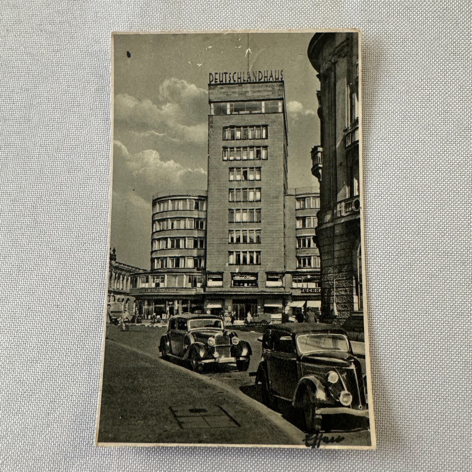 Vintage German Postcard Post Card Essen Deutschlandhaus Building Car Automobile