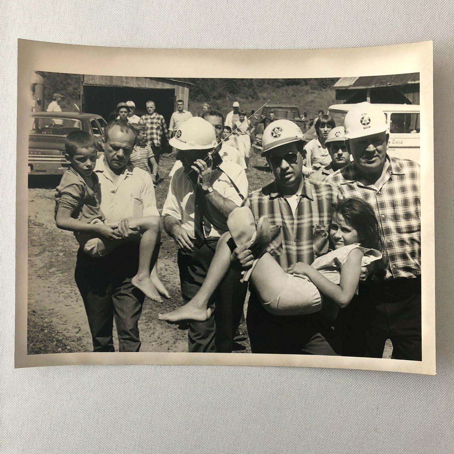 Vintage Press Photo Photograph - Rescue Workers Carrying Children Disaster 