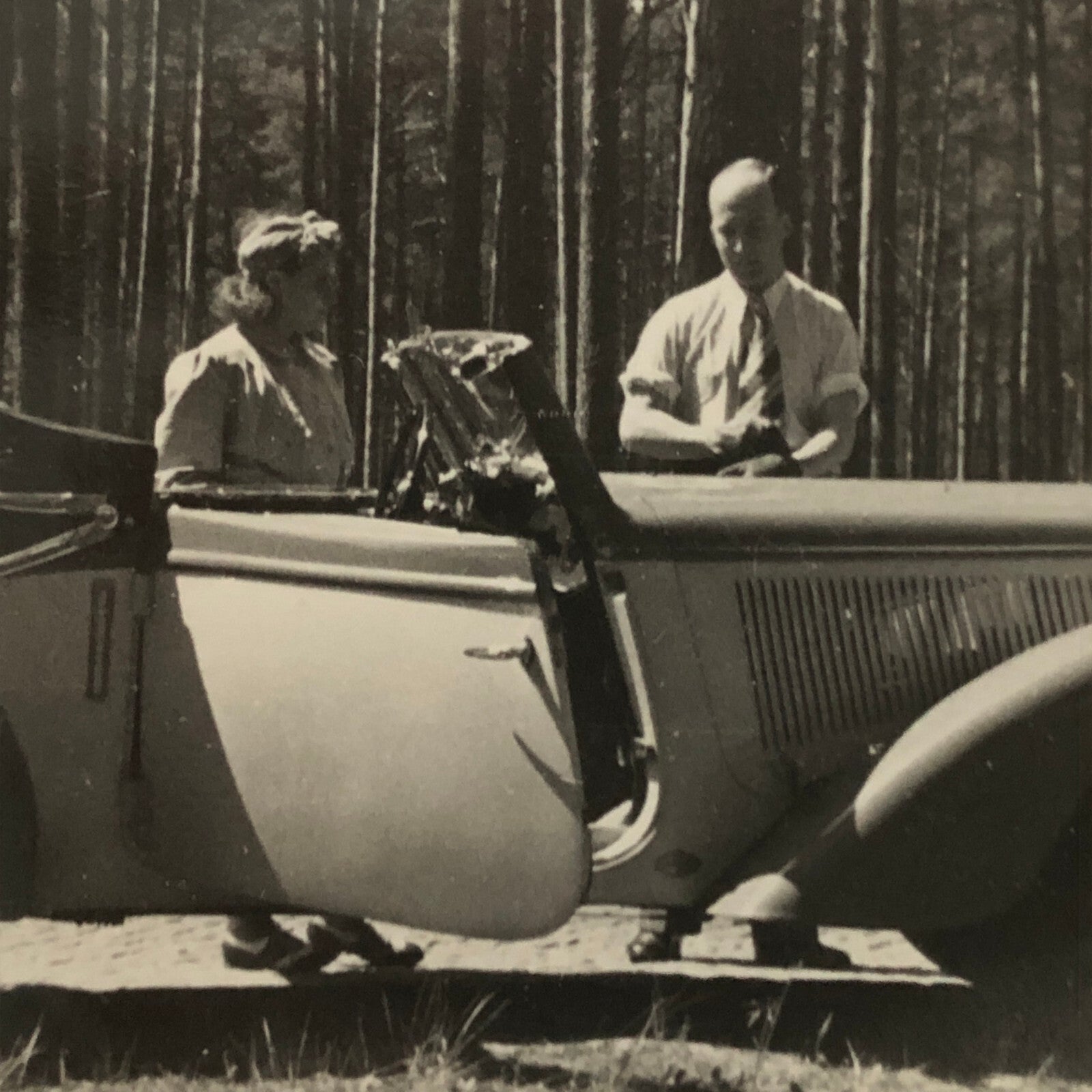 Vintage Photo Photograph Snapshot People with Car Automobile  + AL22SM2