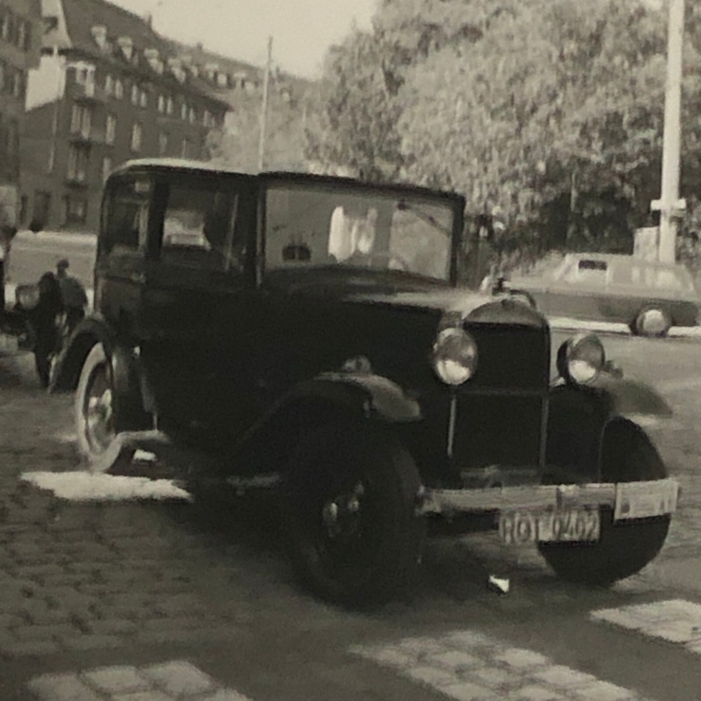 Vintage Photo Photograph Snapshot Cars Automobile + AL22SM2