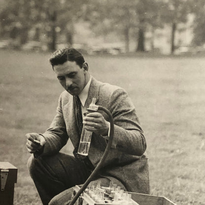Press Photo Photograph Man Outside US Capitol Building Science Experiment Device