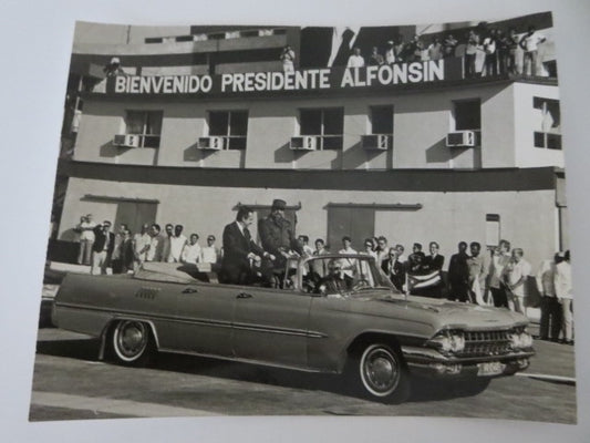 1986 Photograph of Fidel Castro in Car with Raul Alfonsin Cuba Argentina Photo