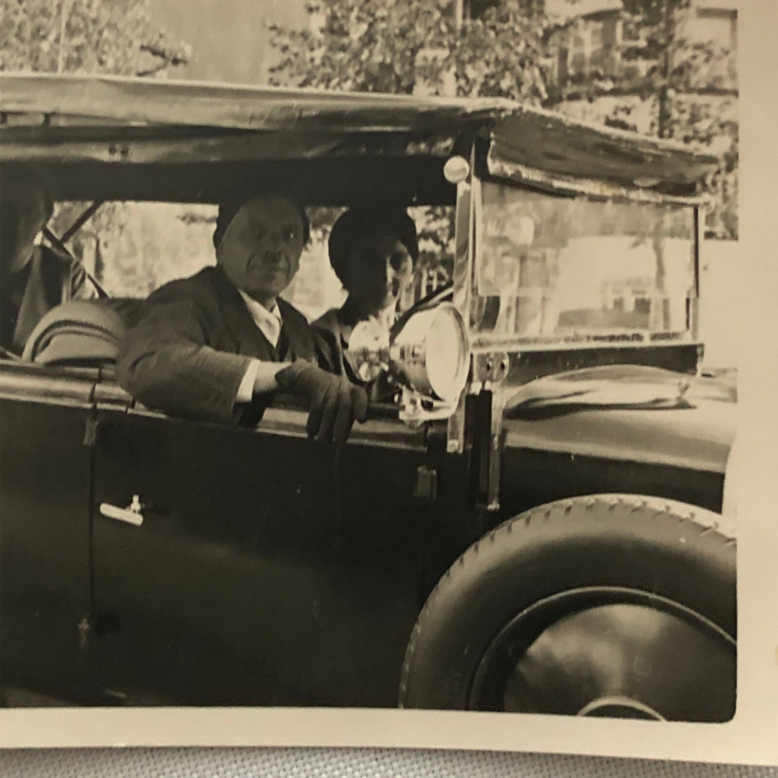 Vintage Photo Photograph People in Early Car Automobile + AL22SM2