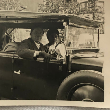 Vintage Photo Photograph People in Early Car Automobile + AL22SM2