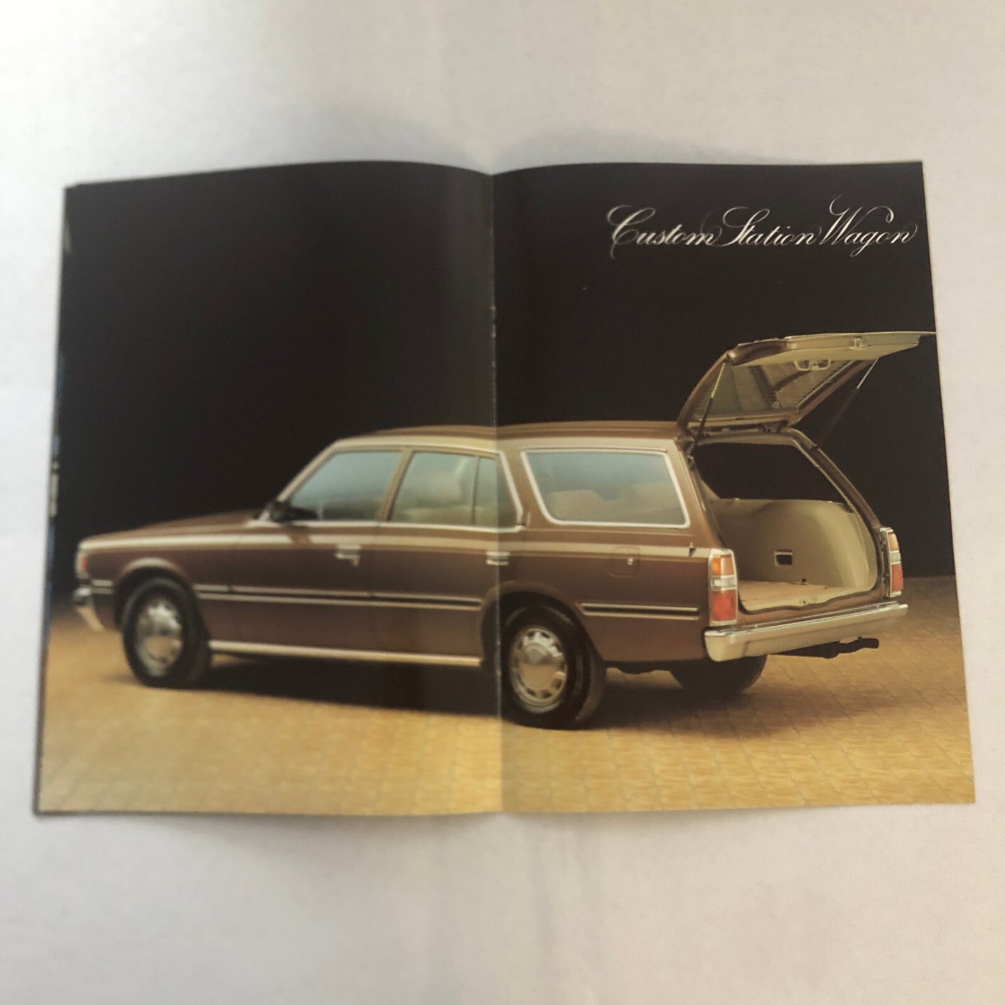 Toyota Crown 2800i Car Sales Brochure Catalog French Italian German European