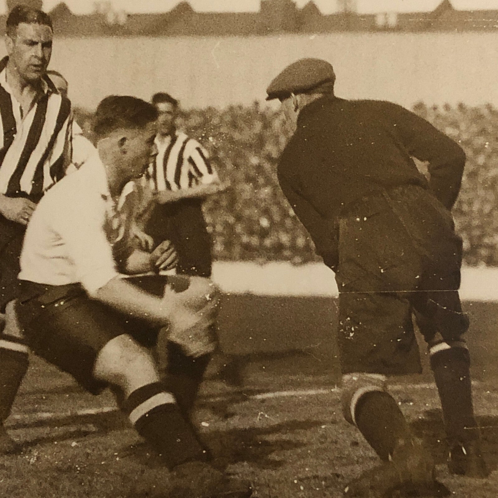 Press Photo Photograph Soccer Football Tottenham Hotspurs vs Lincoln City 1933
