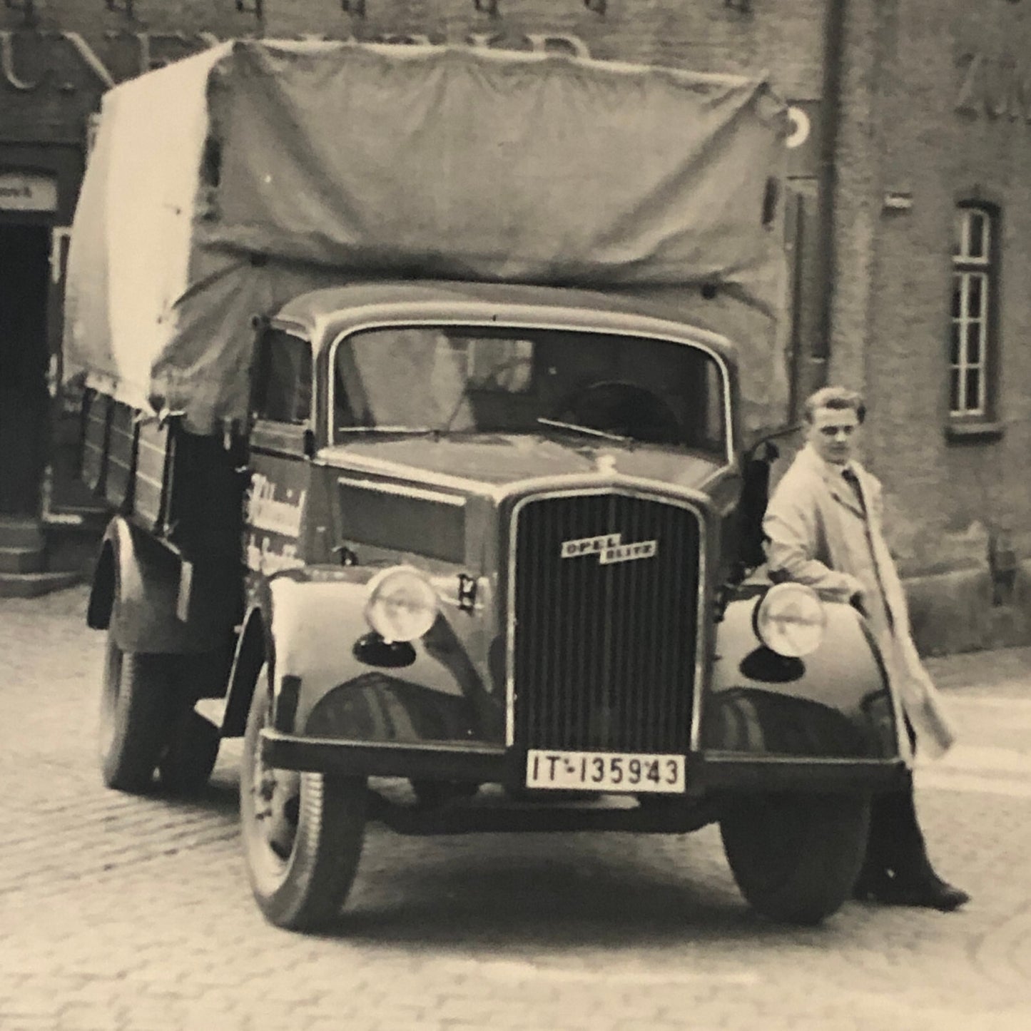 Vintage Photo Photograph Snapshot Man with Truck Germany  + AL22SM2