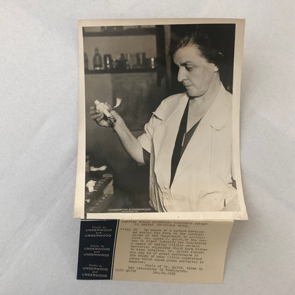 Press Photograph Photo Scientist New Method of Seeing Germs 1932 Underwood Photo
