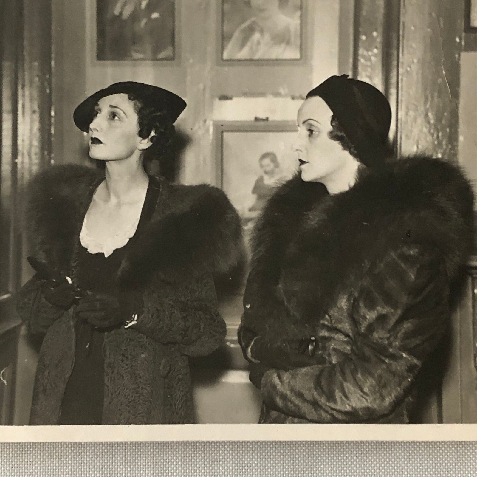 Vintage Press Photo Photograph London Art Exhibition Women Peter North Artist