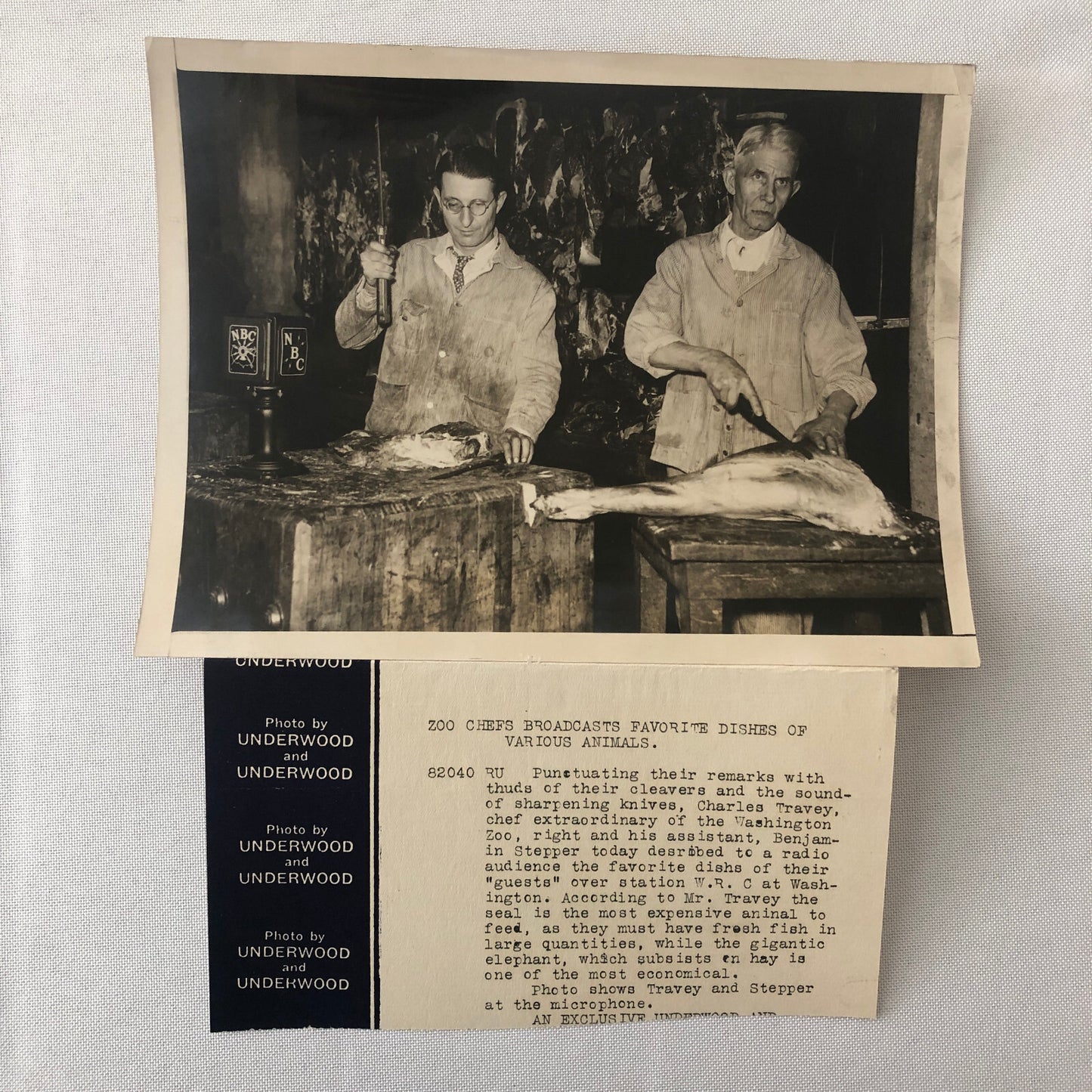 Press Photo Photograph Washington Zoo Zookeepers Prepare Food for Animals 1930s
