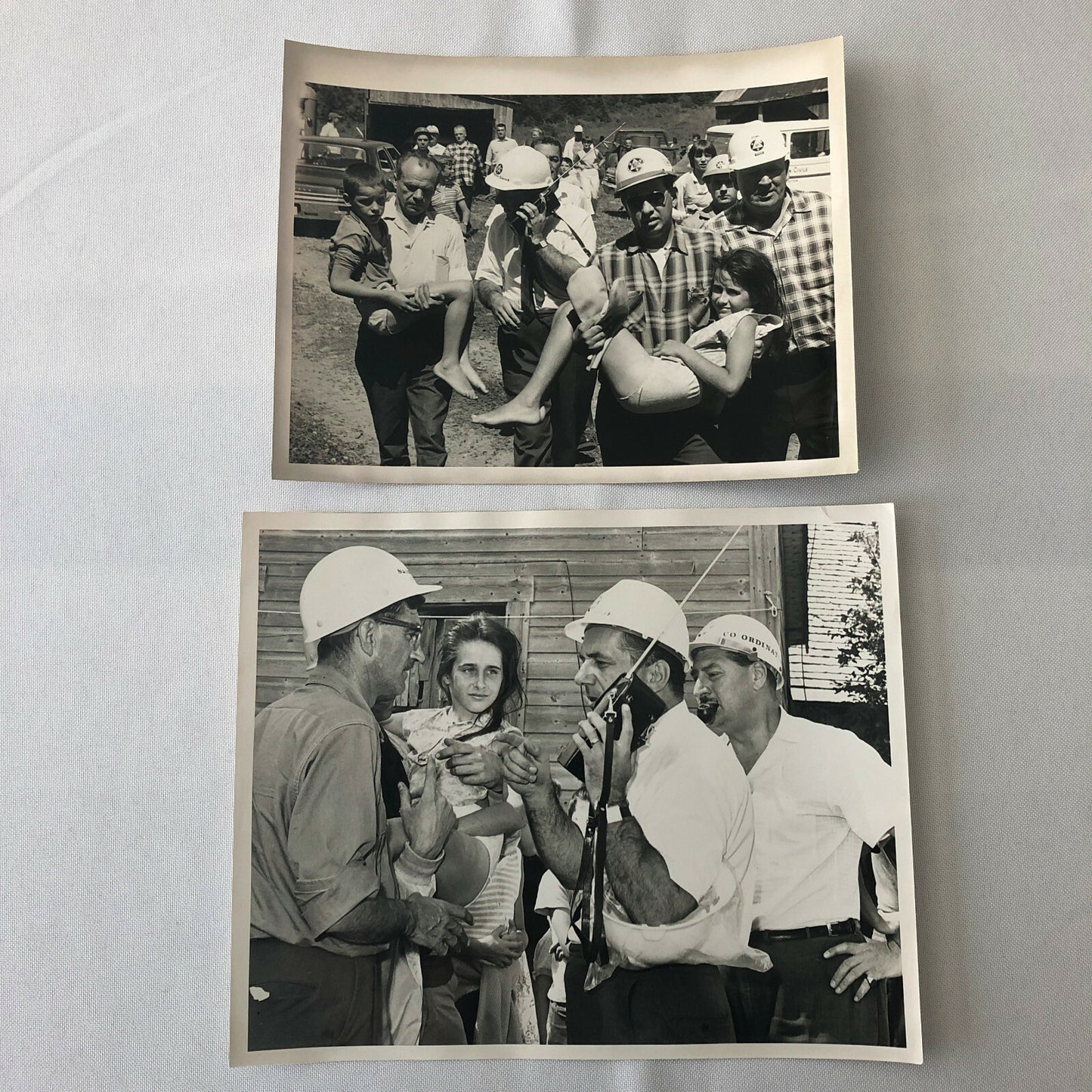 Vintage Press Photo Photograph - Rescue Workers Carrying Children Disaster 