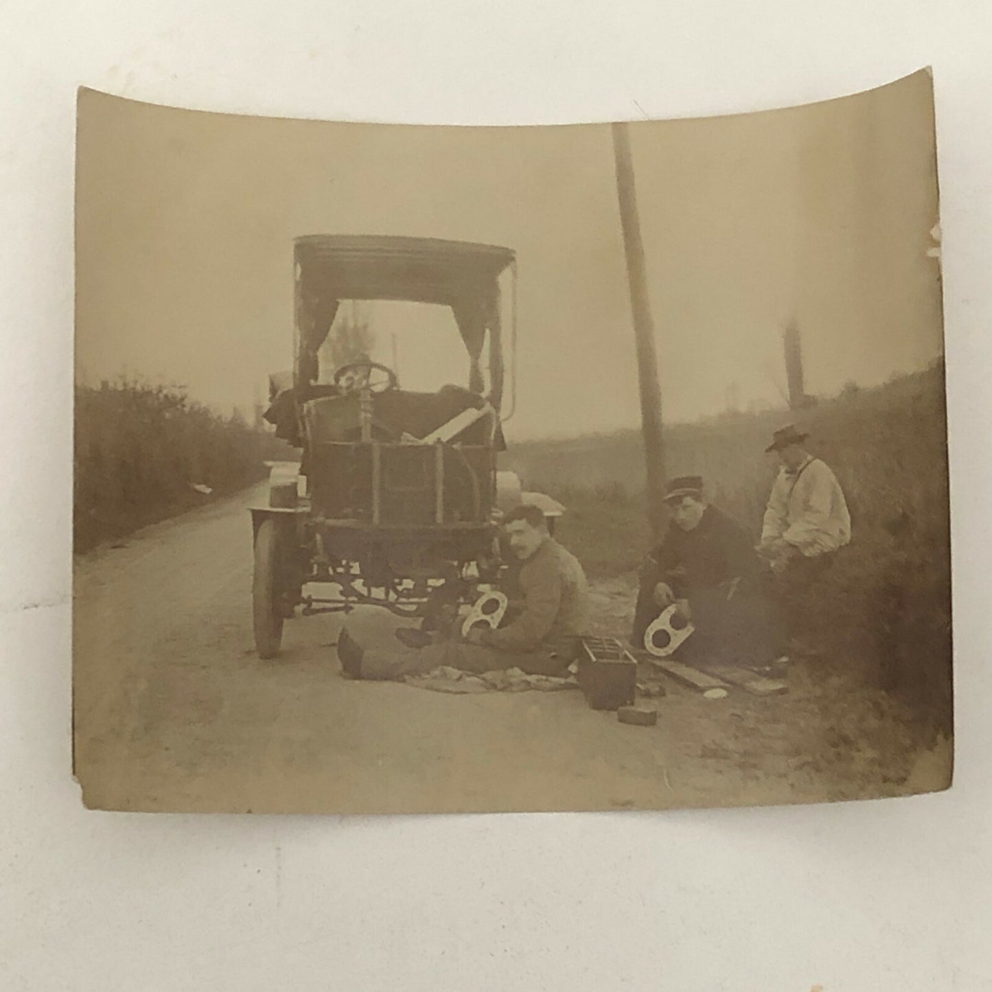 Antique Photo Photograph Print Men Fixing Early Automobile Car Vehicle Italian ?