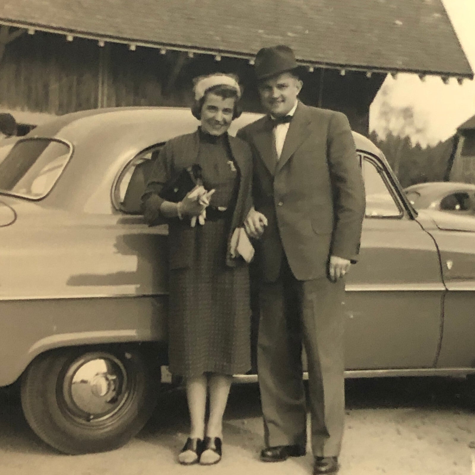 Vintage Photo Photograph Snapshot Couple with Car Automobile AL22SM2